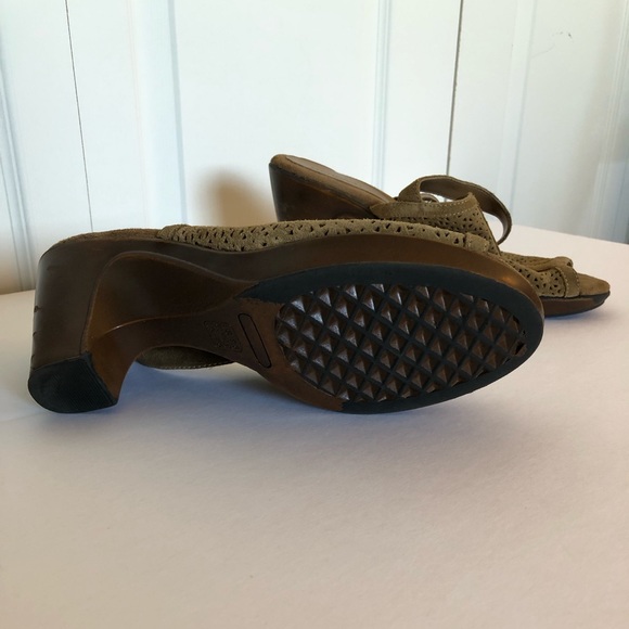 Merona Brown Suede 3.5 Inch Heels Size 9 - Picture 4 of 4